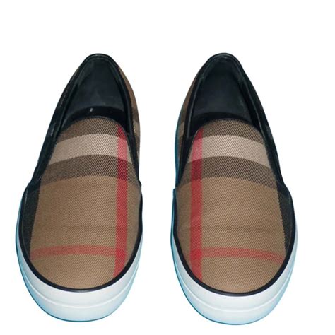 burberry slip on